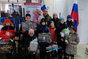 Депутат Народного Совета в рамках акции "Единой России" передал подарки детям Рубежного
