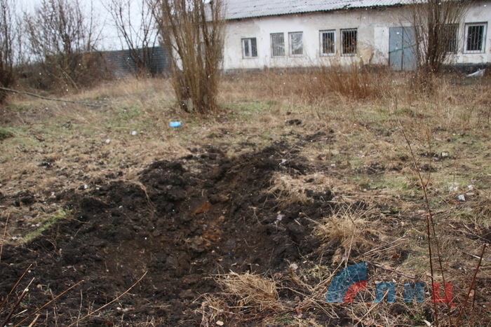 Фиксация представителями СЦКК последствий обстрелов поселка Молодежное со стороны ВСУ, 27 марта 2017 года