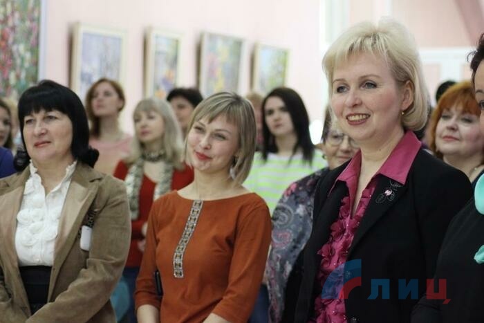 Открытие фотовыставки "Культурная палитра Республики: фотовернисаж-2016", Луганск, 23 марта 2017 года