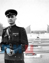 Пащенко Дминтрий Ильич. В Красной Армии с 1940 года. Защищал Москву. Участник парадов на Красной площади в 1941 и 145 годах. 