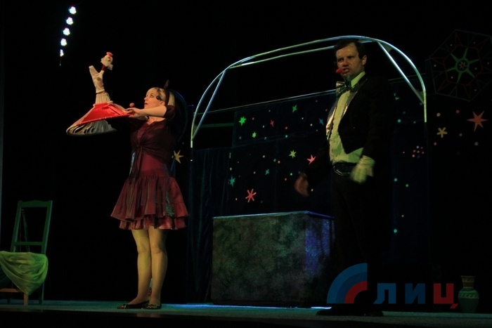 Спектакль "Сказка-цепочка" Донецкого театра кукол, Луганск, 10 апреля 2017 года