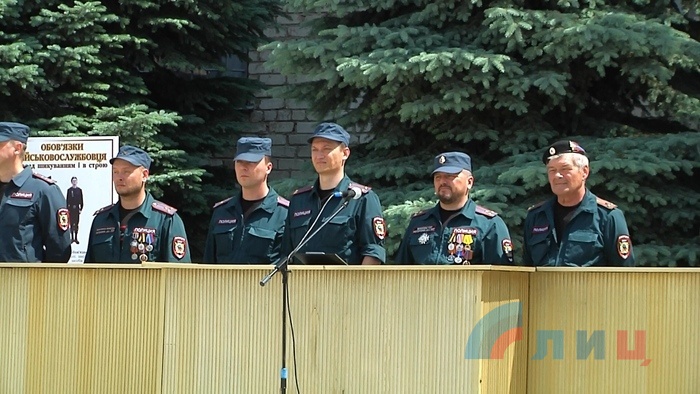 Более 30 выпускников Луганского полицейского училища приняли Присягу на верность народу ЛНР