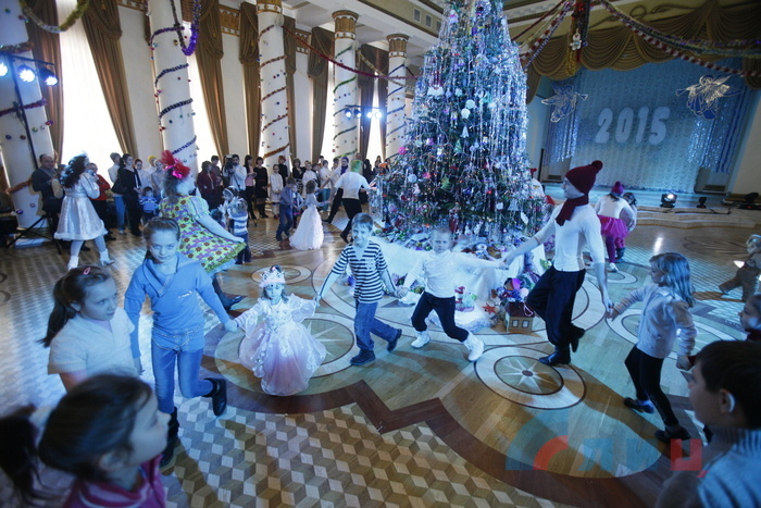 Кремлевская елка в Луганске, 30 декабря