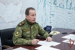 Директор Росгвардии проверил подразделения в ЛНР и вручил награды отличившимся бойцам
