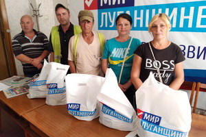 Более 70 нуждающихся жителей Брянки, Лутугино и Ровеньков получили помощь от "Волонтера"