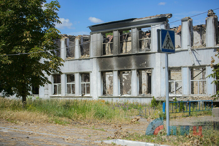 LPR and Russian flags raised in liberated Gorskoye, June 24, 2022