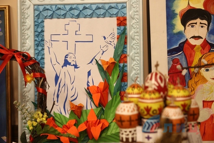 Республиканская выставка пасхальных композиций "День великой радости" в храме в честь иконы Божией Матери "Умиление", Луганск, 5 мая 2016 года