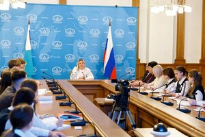 Участники клуба "Юные дипломаты" из Луганска посетили МИД России