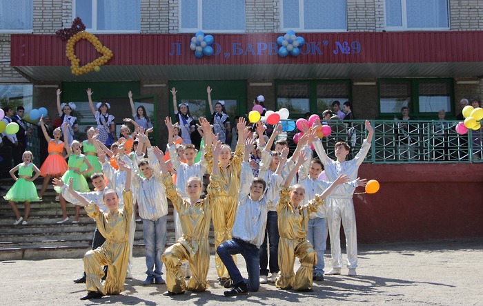 Последний звонок в ЛУВО "Барвинок", Луганск, 25 мая 2016 года