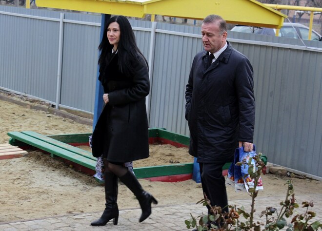 Посещение супругой главы ЛНР Ларисой Плотницкой детских домов семейного типа, Луганск, 18 декабря 2015 года