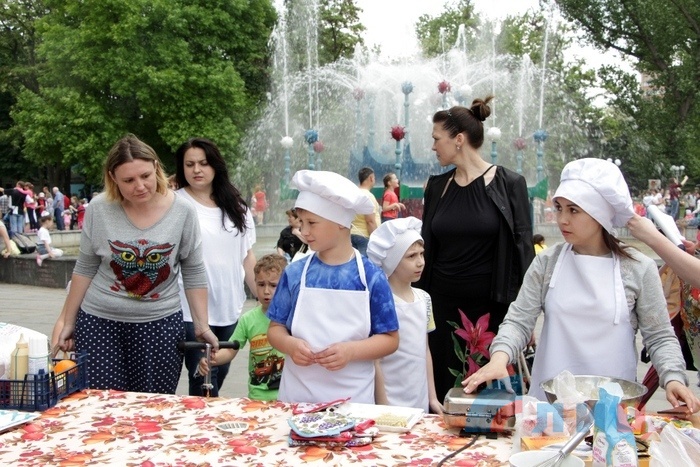Развлекательная программа "Детское нашествие", посвященная Международному дню защиты детей, Луганск, 1 июня 2017 года
