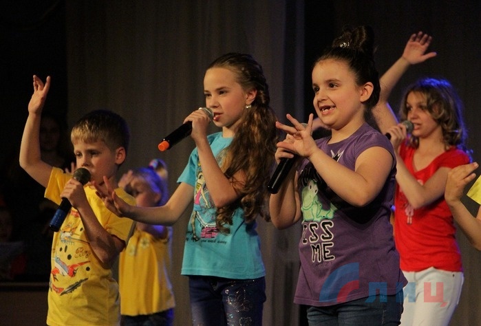 Отчетный концерт Детской академии искусств "Планета детства", Луганск, 19 мая 2016 года