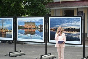 Фотовыставка "Русь первозданная" открылась в Старобельске в рамках проекта "Наши традиции"