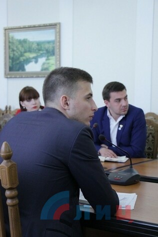 Встреча актива молодежной общественной организации "Молодежь за мир" с главой ЛНР Игорем Плотницким, Луганск, 7 апреля 2017 года
