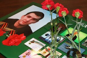 "Парта Героя" в память о погибшем защитнике Донбасса Антон Федоренко открылась в Лутугино