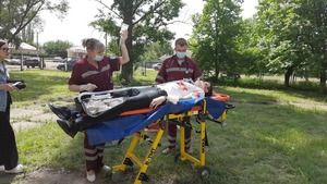 Луганские медики на тренировке оказали помощь условно пострадавшим при артобстреле