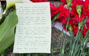Волонтер из Перми оставила у мемориала в Луганске записку со стихами в память о погибших