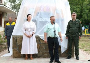 Луганскгаз в Старобельске открыл памятник автомобилю аварийно-диспетчерской службы