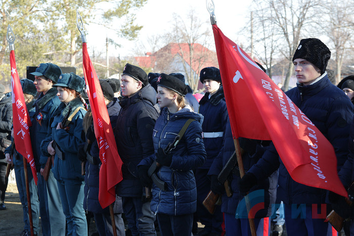 Митинг и передача школьникам копии Знамени Победы, Луганск, 14 февраля 2019 года
