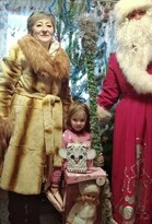 Депутат в рамках новогодней акции подарила говорящую куклу 5-летней жительнице Первомайска