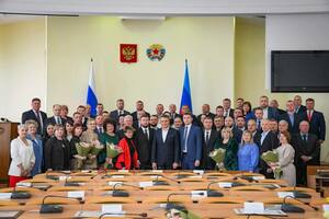 Глава ЛНР поздравил руководителей округов с Днем местного самоуправления