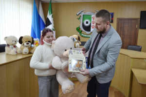 Председатель парламента ЛНР в рамках акции исполнил мечты пяти детей из Ровеньков 