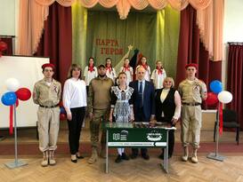 Открытие "Парты Героя" в честь защитника Республики состоялось в краснолучской школе № 2