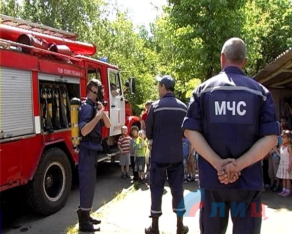День безопасности под девизом "Не играйте с огнём!" в детском саду №74 Луганска
