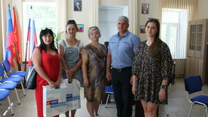 ОД "Мир Луганщине" накануне Дня семьи передало подарки жителям Беловодска