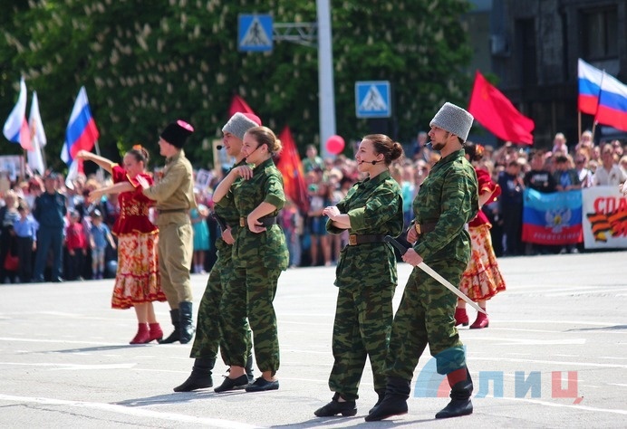 Парад Победы в Луганске, 9 мая 2016 года