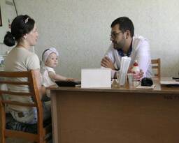 Медики из Ставропольского края провели прием для жителей Антрацита