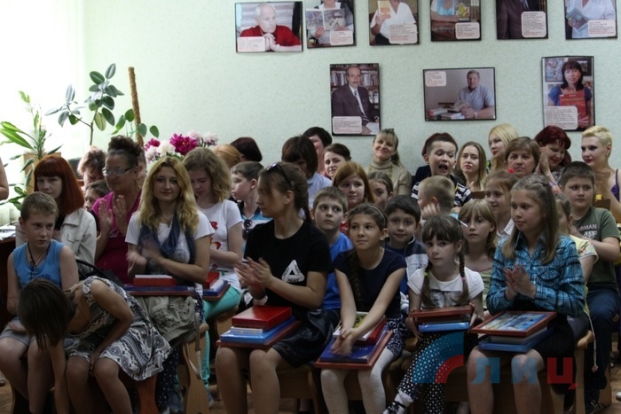 Церемония награждения победителей и призеров республиканского конкурса "Я рисую Библию", Луганск, 1 июня 2017 года