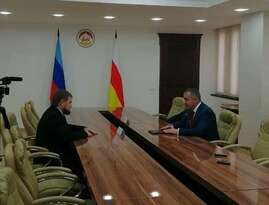 Депутат Народного Совета ЛНР Денис Колесников встретился с президентом Южной Осетии