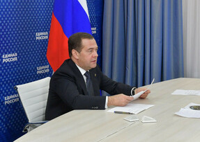 Медведев: Народная программа "Единой России" в Донбассе и Новороссии выполнена на 97%