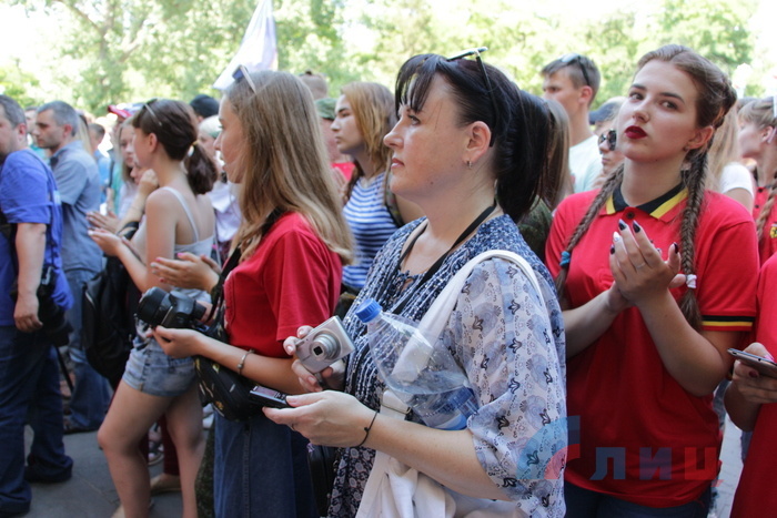 Празднование Дня молодежи в сквере имени Героев "Молодой гвардии", Луганск, 27 июня 2018 года