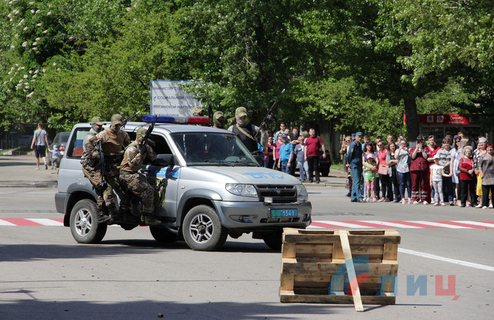 Празднование третьей годовщины вручения Боевого Знамени МВД ЛНР, Луганск, 5 мая 2018 года