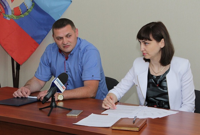 Выдача первых договоров аренды участков земли государственной формы собственности, Луганск, 7 июня 2016 года
