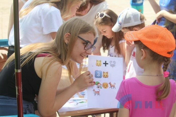 Развлекательно-игровая программа "Детское нашествие", Луганск, 1 июня 2019 года
