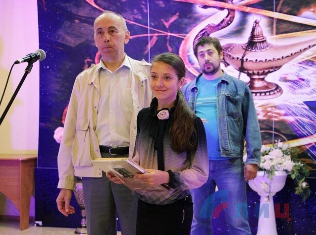 Церемония награждения победителей республиканского конкурса "Мир. Победа. Отчий дом", Луганск, 20 мая 2016 год