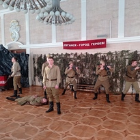 Луганский театр в рамках "Культурной среды" представил программу "Луганск - город героев"