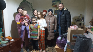 Первый зампредседателя Народного Совета ЛНР передал гумпомощь от ЕР беженцам из Купянска