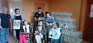 СЖД и активистки ЕР из Краснодара передали помощь стахановским семьям с детьми-инвалидами
