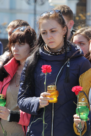 Акция в память о жертвах украинской агрессии, Луганск, 13 апреля 2017 года