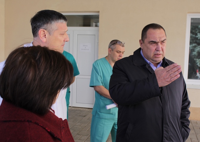 Глава ЛНР Игорь Плотницкий ознакомился с ходом подготовки к запуску отделения малоинвазивной хирургии, Луганск, 13 октября 2015 года