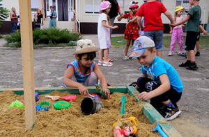Сибиряки планируют к 1 сентября отремонтировать "Детский сад - Гимназию" в Свердловске