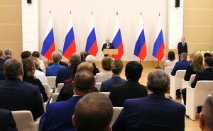 Голосовавшие под обстрелами жители новых регионов показали пример стойкости – Путин