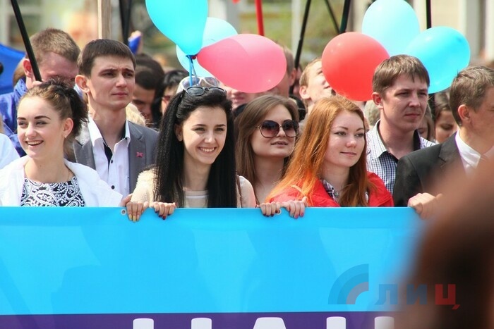 Шествие в честь Праздника Весны и Труда, Луганск, 1 мая 2015 