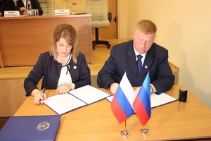 СЖД на совещании в Перевальске подписал соглашения с двумя организациями из России