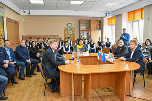 Клуб "Юные дипломаты" открылся в луганской гимназии № 30