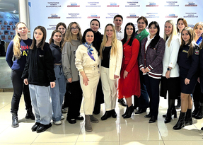 Мастер-класс для женщин "Семь цветов семейного счастья" прошел в Луганске
